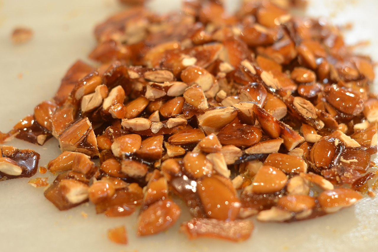 Croccante alle mandorle che evidenzia una consistenza appiccicosa e zucchero non caramellato correttamente.