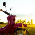 Moto d'epoca con vernice originale, evidenziati segni di ritocchi e difetti.