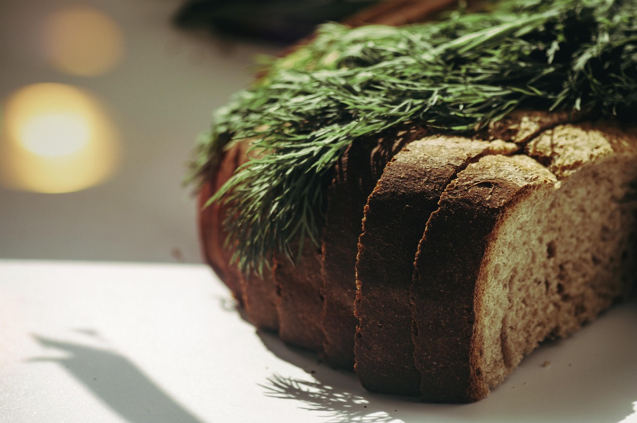 Immagine di un piatto sano e vario, simbolo di una cena senza pane per una settimana.