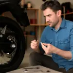 Posso montare da solo le valvole tubeless sulla mia moto? Risparmia sul montaggio evitando errori gravi