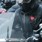 Guanti da moto in autunno: cosa cambia davvero tra impermeabilità, protezioni e sensibilità