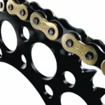 Catena moto dopo la pioggia: cosa controllare prima di aggiungere altro lubrificante