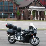 Parabrezza più alto in autunno: quando aiuta davvero e quando aumenta turbolenze sul casco