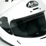 Casco più rumoroso con l’aria fresca: cosa può cambiare tra visiera, prese d’aria e posizione in sella