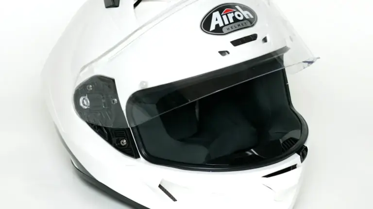 Casco più rumoroso con l’aria fresca: cosa può cambiare tra visiera, prese d’aria e posizione in sella