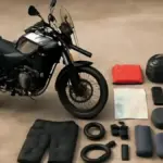 Bagaglio morbido sulla moto: perché fissaggio e distanza da scarico e ruota vanno verificati prima di partire