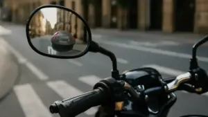 Specchietti che vibrano durante la marcia: quali verifiche semplici fare prima di attribuire il problema alla moto